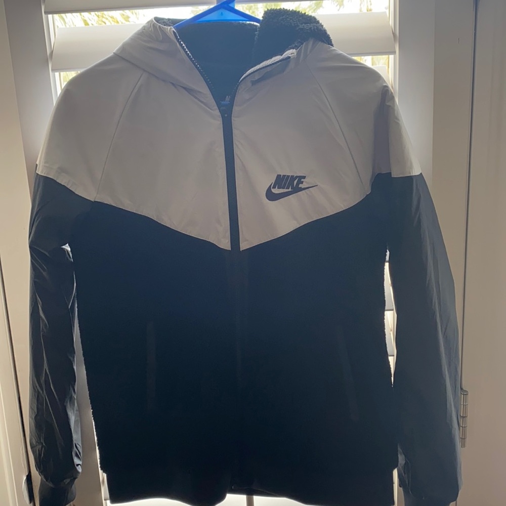 Nike jacket. Kids XL. Black and off white